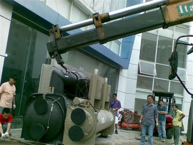 清苑区随车吊和汽车吊的核心区别是什么？哪种更省钱？